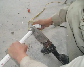 东阿漏水维修电话